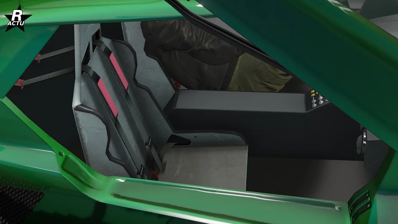 Sièges de rue blanc dans l'habitacle de la supercar de GTA Online.