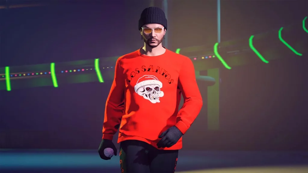 Un joueur de GTA Online avec les vêtements des avantages GTA+ de décembre 2025 : Un pull rouge avec un crâne surmonté d'un bonnet de père Noël et un jogging noir.