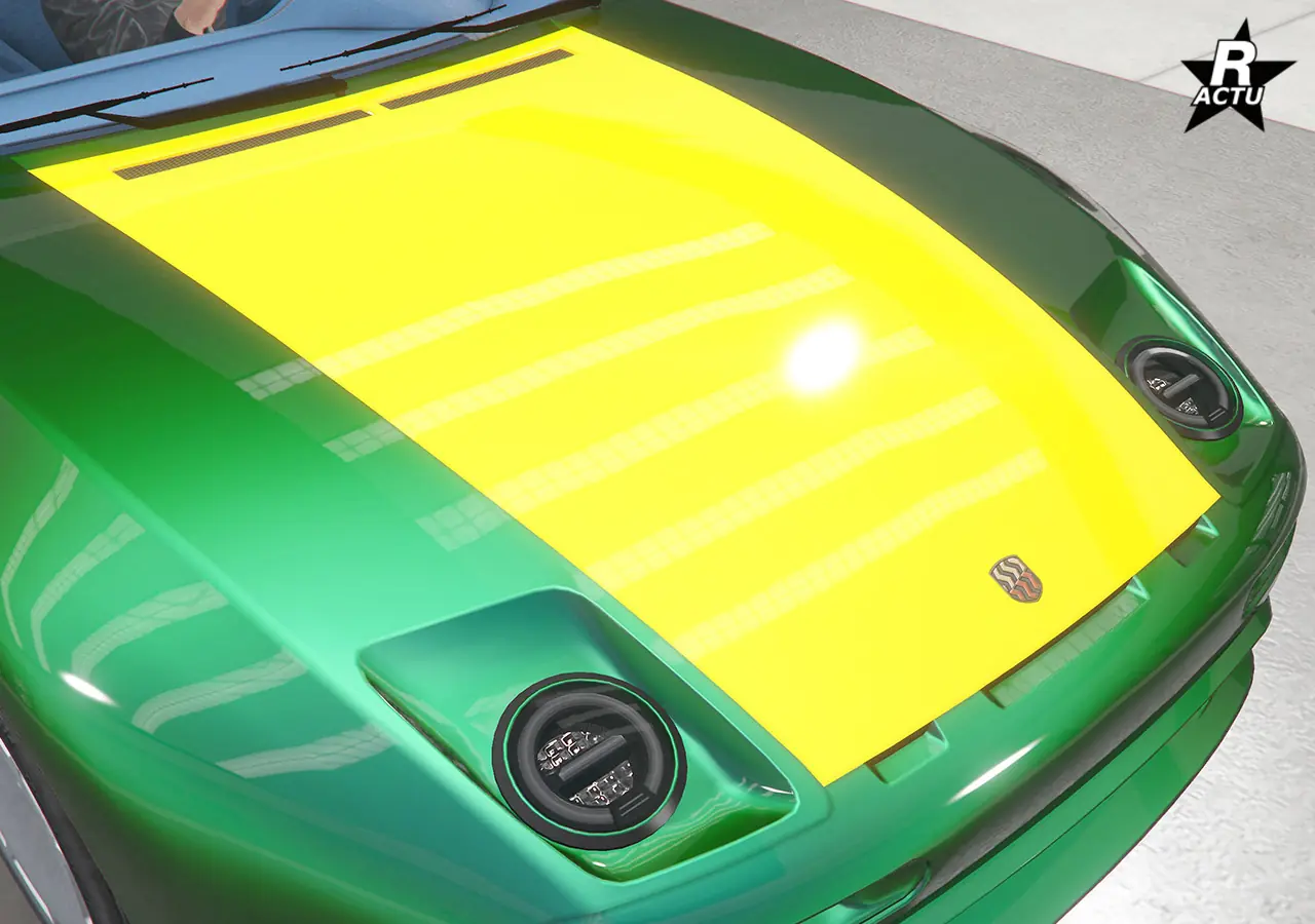 Capot couleur secondaire avec fine grille d'aération juste en-dessous du pare-brise avant.