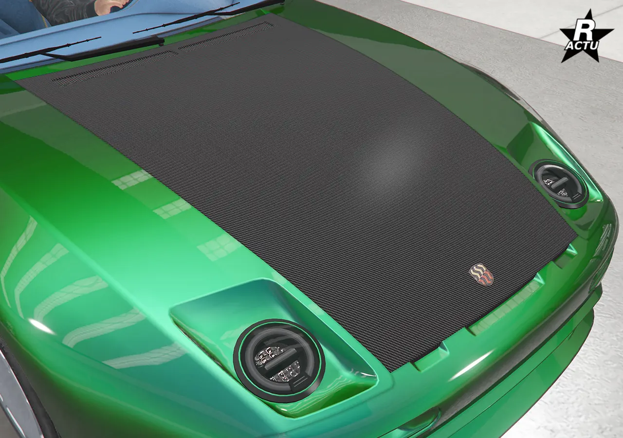 Capot en fibres de carbone avec fine grille d'aération juste en-dessous du pare-brise avant.