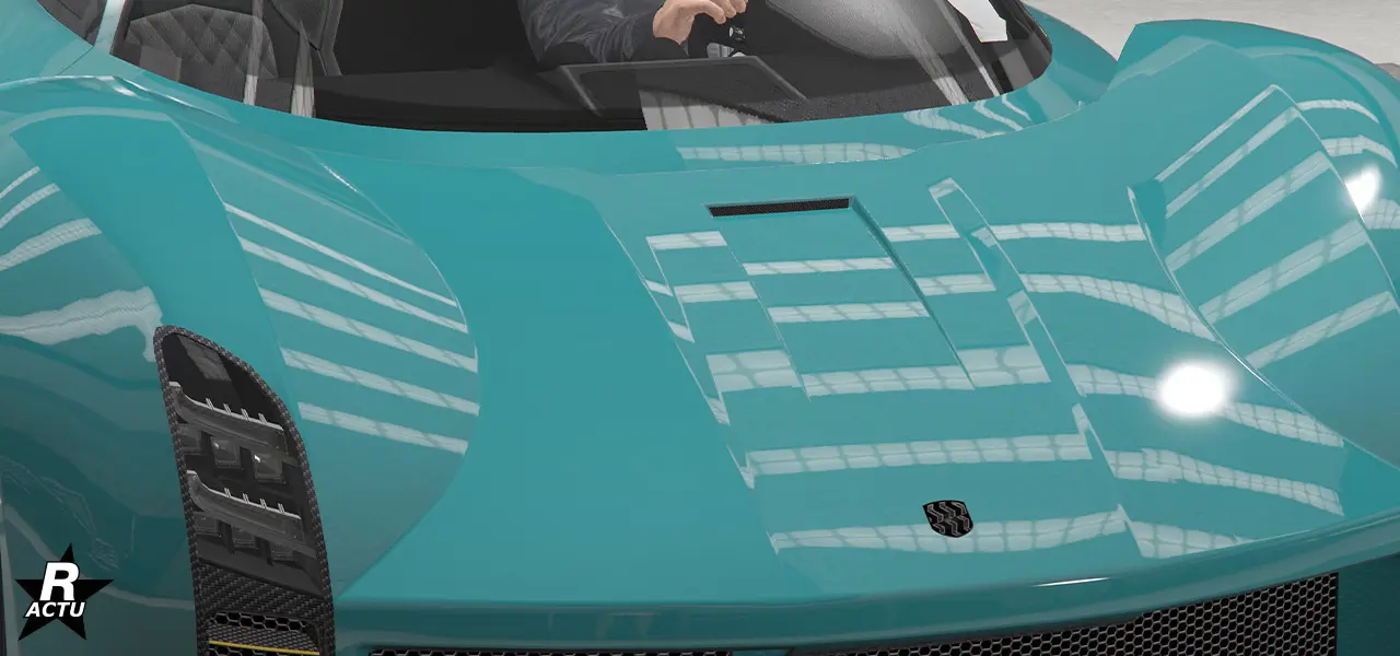 Capot avec rabaissement rectangulaire et une grille d'aération dans le renfoncement au centre du capot.