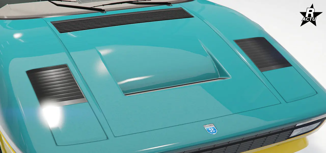 Coffre avant avec grille d'aération sur la partie supérieure et avec un affaissaient aérodynamique au centre du coffre.