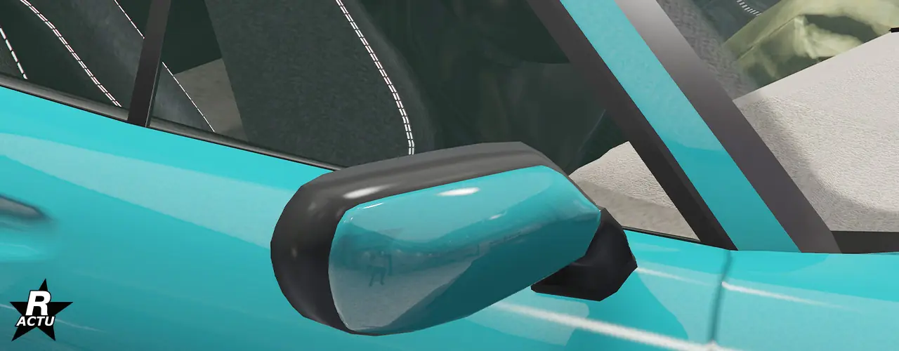 Rétroviseur de série peint dans la couleur principale sur la partie arrière, et en noir sur la partie qui encercle le bloc du rétroviseur.