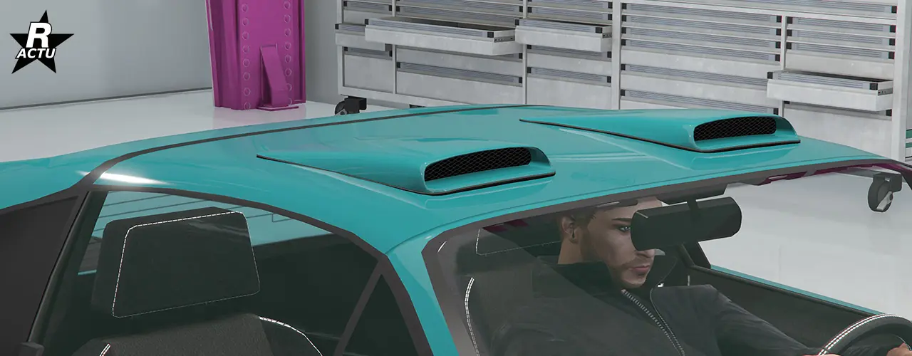 Deux prises d'air aérodynamique sur le toit de la sportive classique, une au-dessus du siège conducteur et la seconde, au-dessus du siège passager.