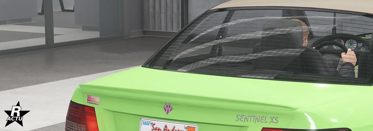 Aileron plat de taille moyenne de couleur principale.