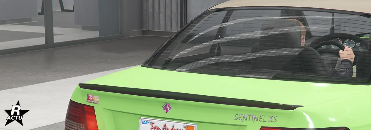 Option de personnalisation ajoutant un aileron plat profilé en fibres de carbone noires.