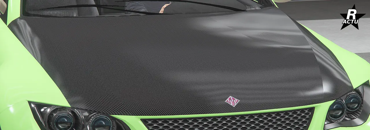 Option qui remplace le capot de série par un capot en fibres de carbone entièrement lisse sans les aérations qui sont de série.