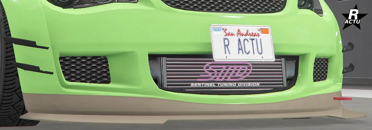 Pare-chocs avant avec le radiateur d'air apparent au milieu de celui-ci, avec un séparateur aérodynamique couleur secondaire sur la partie inférieure disposant d'un crochet rouge, et des doubles moustaches aérodynamiques noires parallèles de chaque côté du pare-chocs.