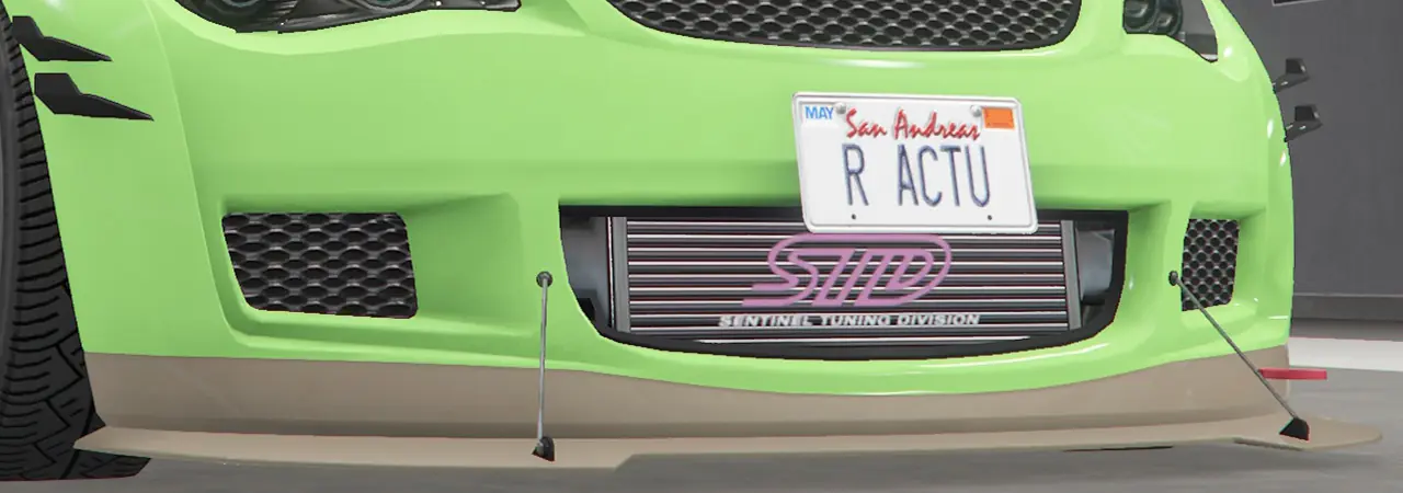 Pare-chocs avant avec le radiateur d'air apparent au milieu de celui-ci, avec un grand séparateur aérodynamique couleur secondaire sur la partie inférieure et qui est suspendu par deux attaches vissées au pare-chocs. Sur la partie haute, des doubles moustaches aérodynamiques noires parallèles sont de chaque côté du pare-chocs.