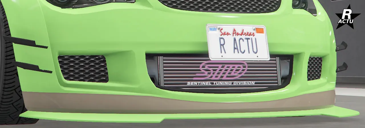 Pare-chocs avant avec le radiateur d'air apparent au milieu de celui-ci, avec un séparateur aérodynamique couleur principale sur la partie inférieure, et des doubles moustaches aérodynamiques noires parallèles de chaque côté du pare-chocs.