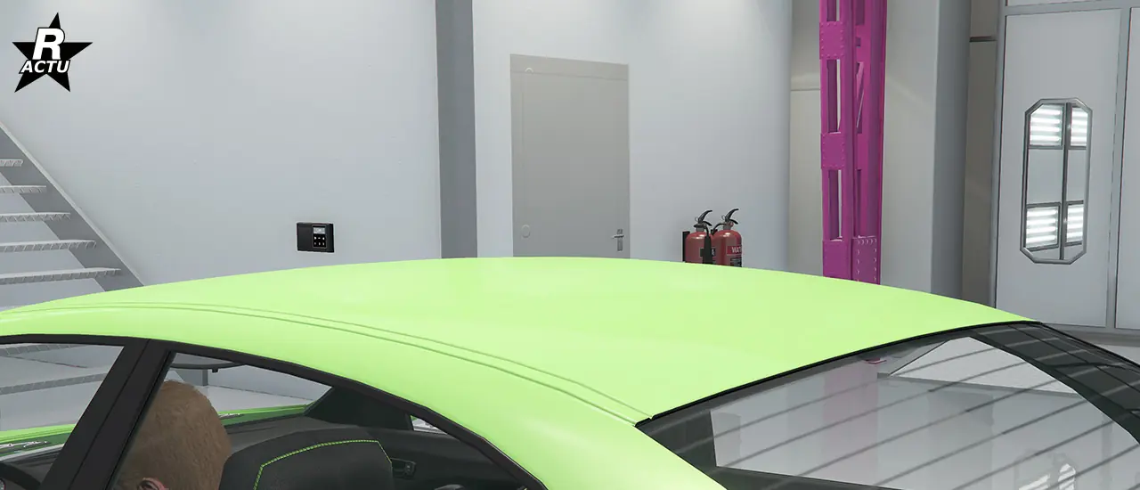 Toit de série avec aucun accessoire dessue.