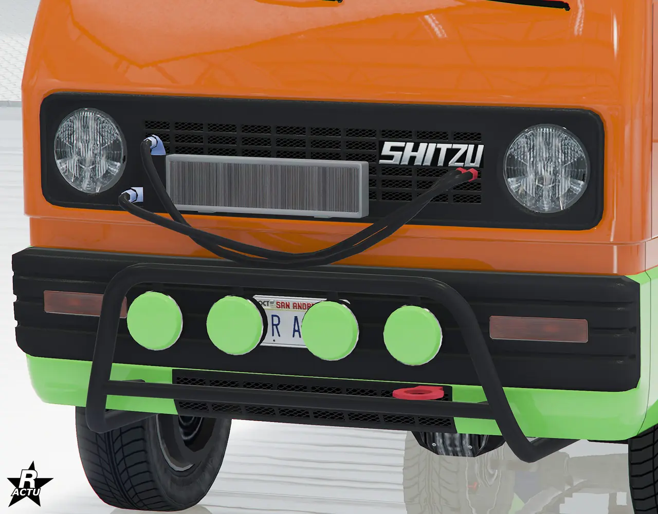 Option ajoutant un petit pare-buffle noir au niveau du pare-chocs avant qui possède un crochet de fixation rouge. Le pare-buffle sert également de support de fixation pour 4 phares antibrouillard de rallye, recouvert de caches couleur secondaire en son centre. Au niveau de la calandre, un radiateur d'huile pour le moteur est fixé par-dessus, et deux câbles d'alimentation pendouillent.