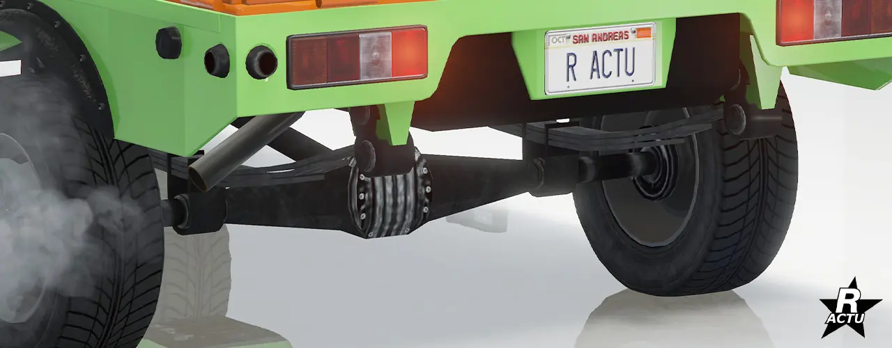 Vue rapprochée du pare-chocs arrière où le pot d'échappement de série est coudé vers le côté conducteur.