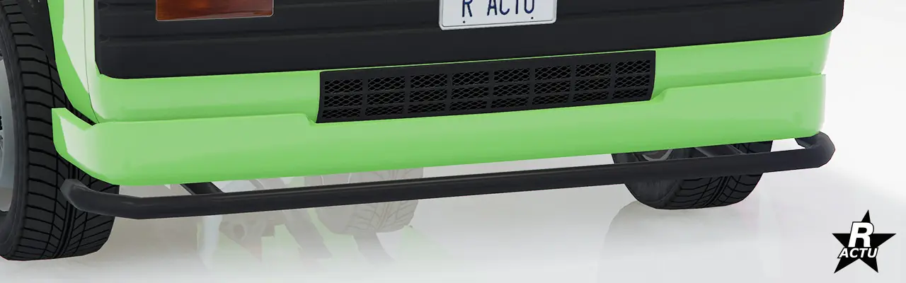 Option de pare-chocs couleur secondaire légèrement étendu vers le bas, avec une barre noire anti-choc juste en-dessous.