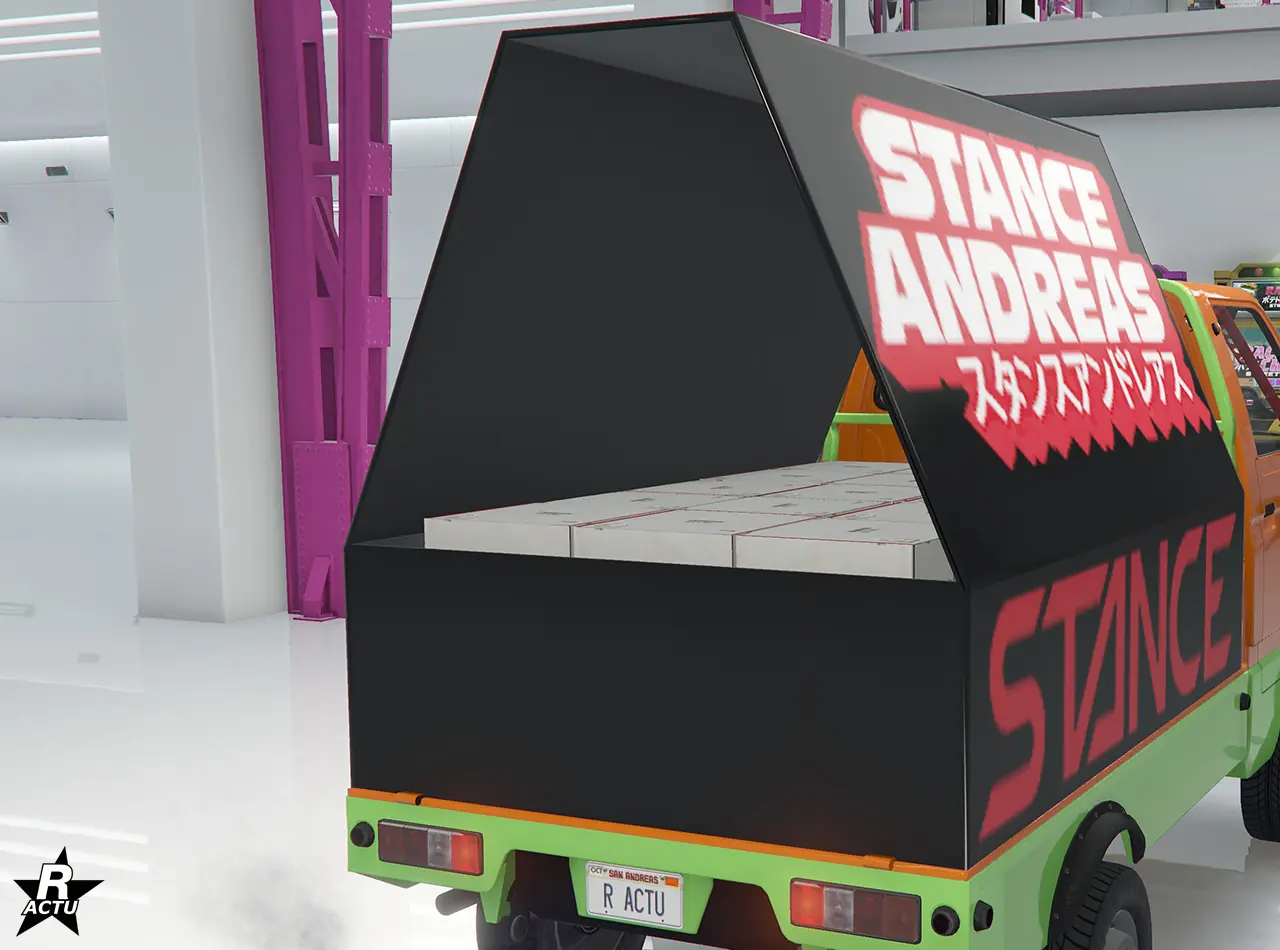 Option de plateau arrière de couleur noir en forme de trapèze. L'intérieur du plateau est rempli de cartons gris, tandis que les côtés latéraux, l'inscription du sponsors Stance Andreas est présente.