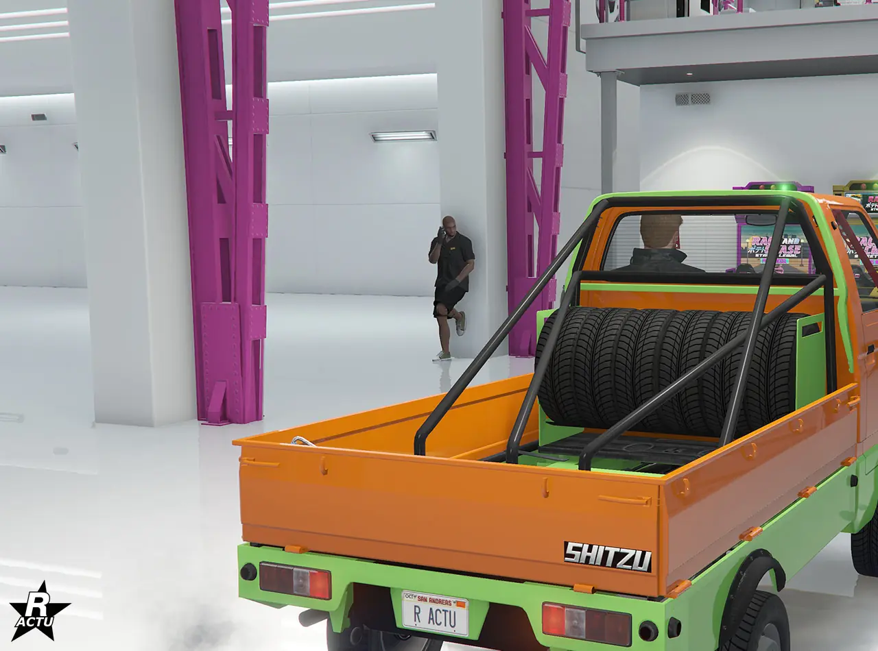 Option ajoutant des arceaux de sécurité noir faisant la jonction entre le plateau arrière et la cabine de la camionnette, où entre les arceaux, un support couleur secondaire pour des pneus s'y trouve. Également, cette option retire le sol du plateau et laisse apparaître différentes customisations de tuning.