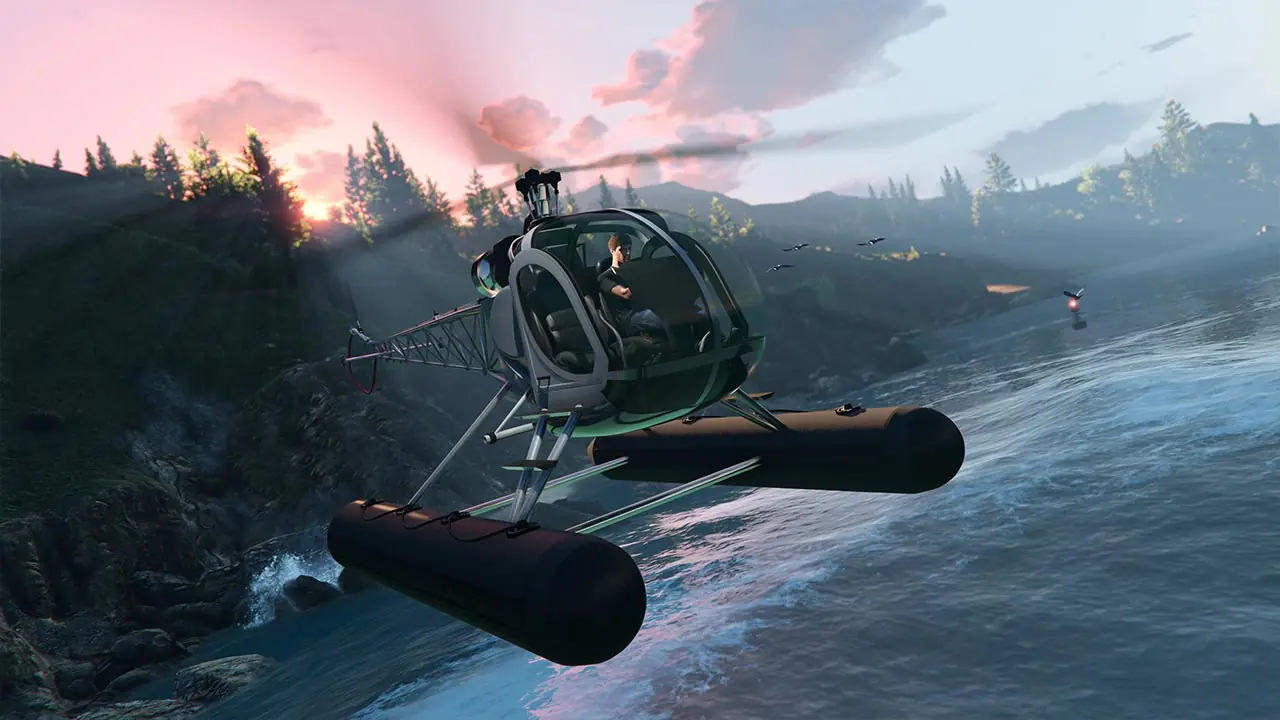 Hélicoptère Sea Sparrow qui peut se poser sur l'eau, le long du côte maritime de l'État de San Andreas dans le jeu vidéo GTA Online.