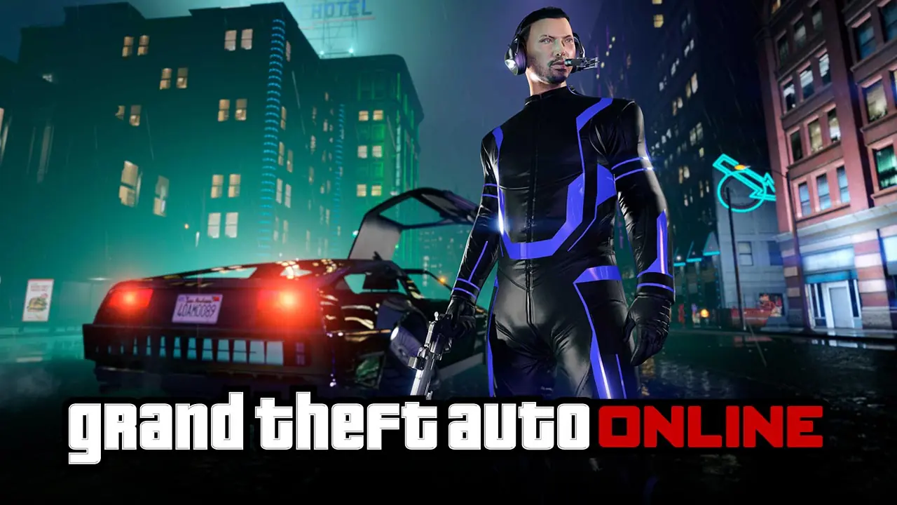 Un joueur de GTA Online admirant les bonus de la semaine dans la pénombre de Los Santos à côté d'une voiture Deluxo.