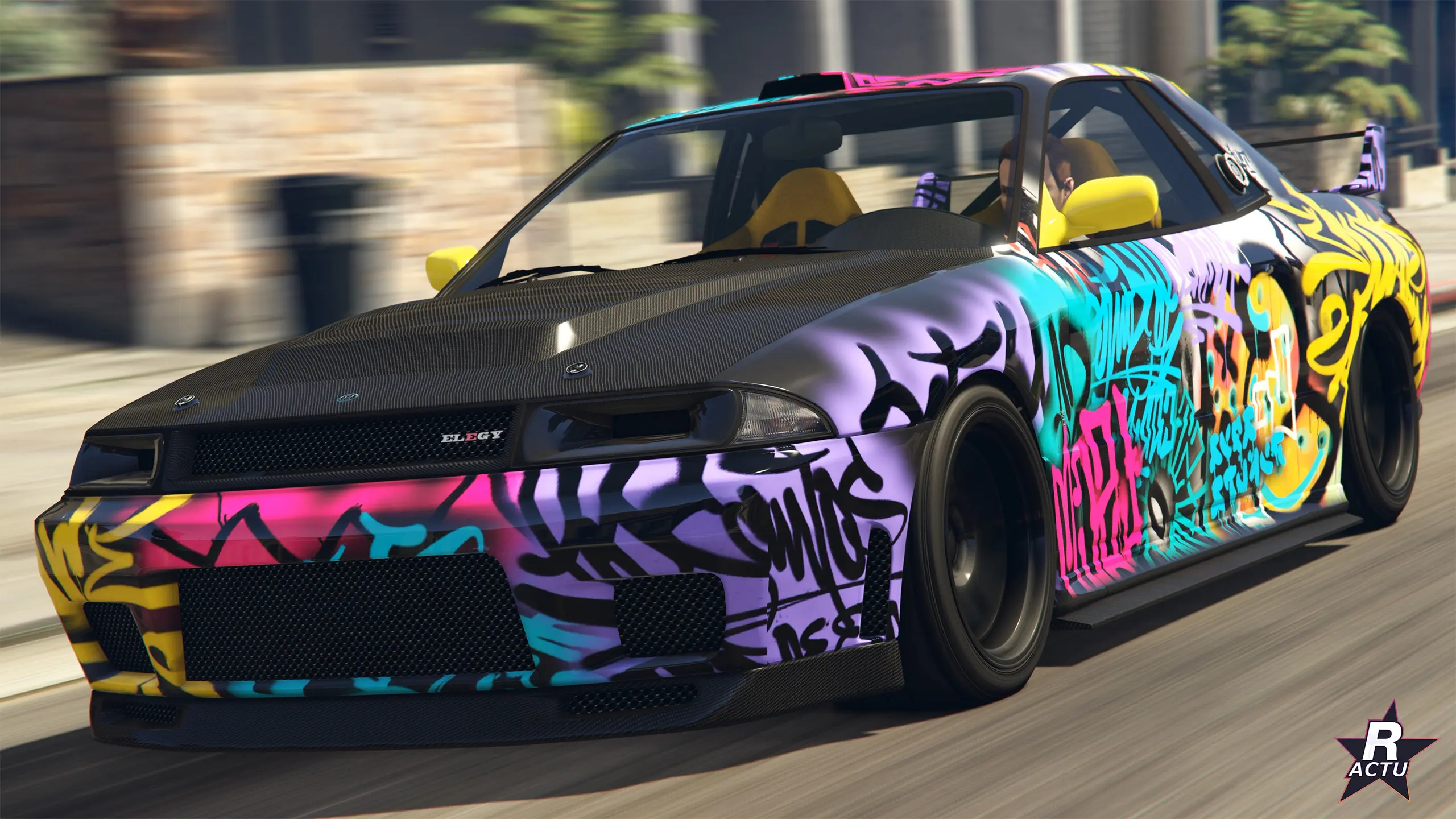 Annis Elegy Retro Custom en motif graffiti, kit drift et capot carbone, vue de trois quarts avant