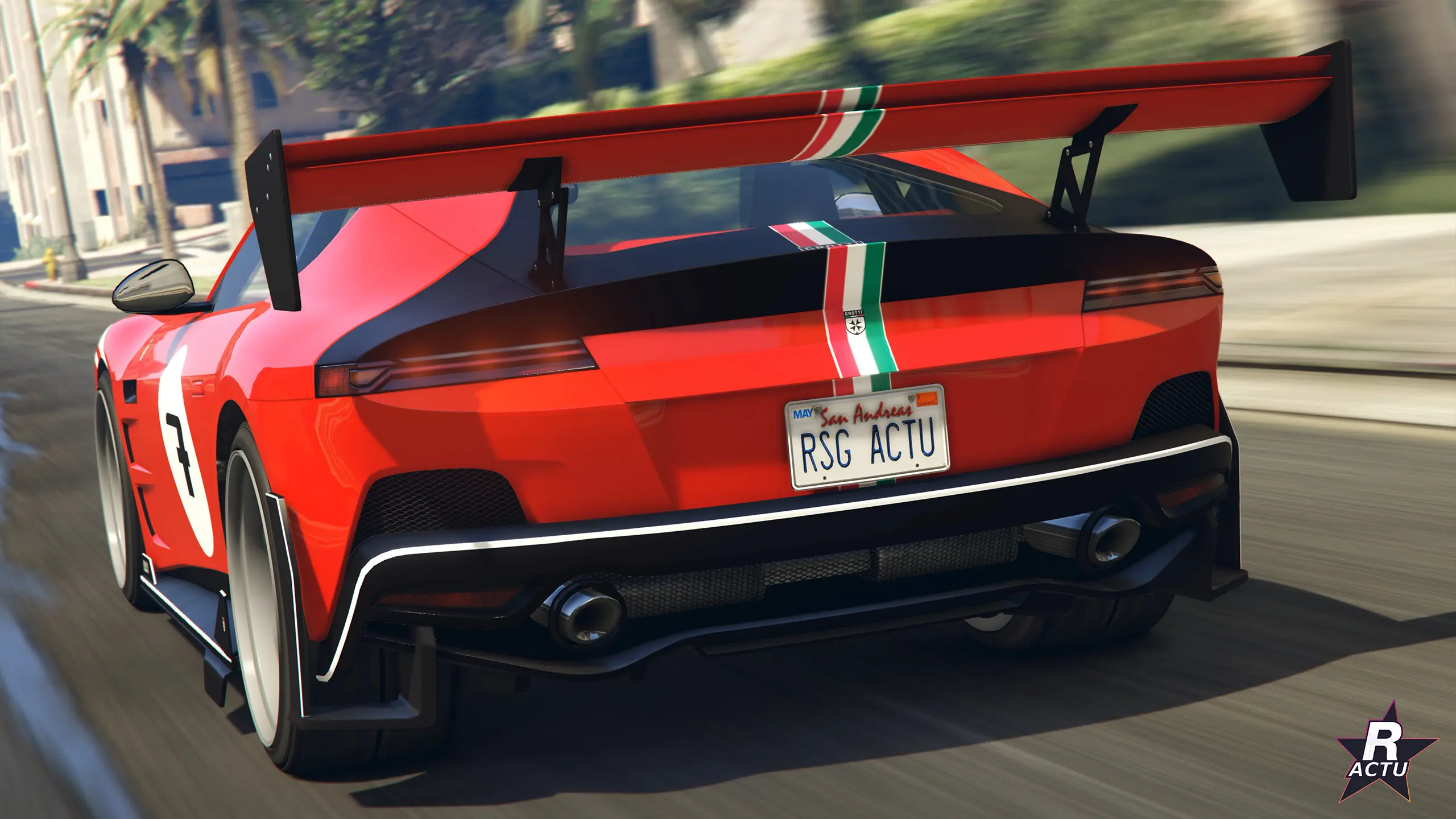 Arrière de la Grotti Cartuccia GT rouge : aileron GT, bande tricolore et double sortie d'échappement