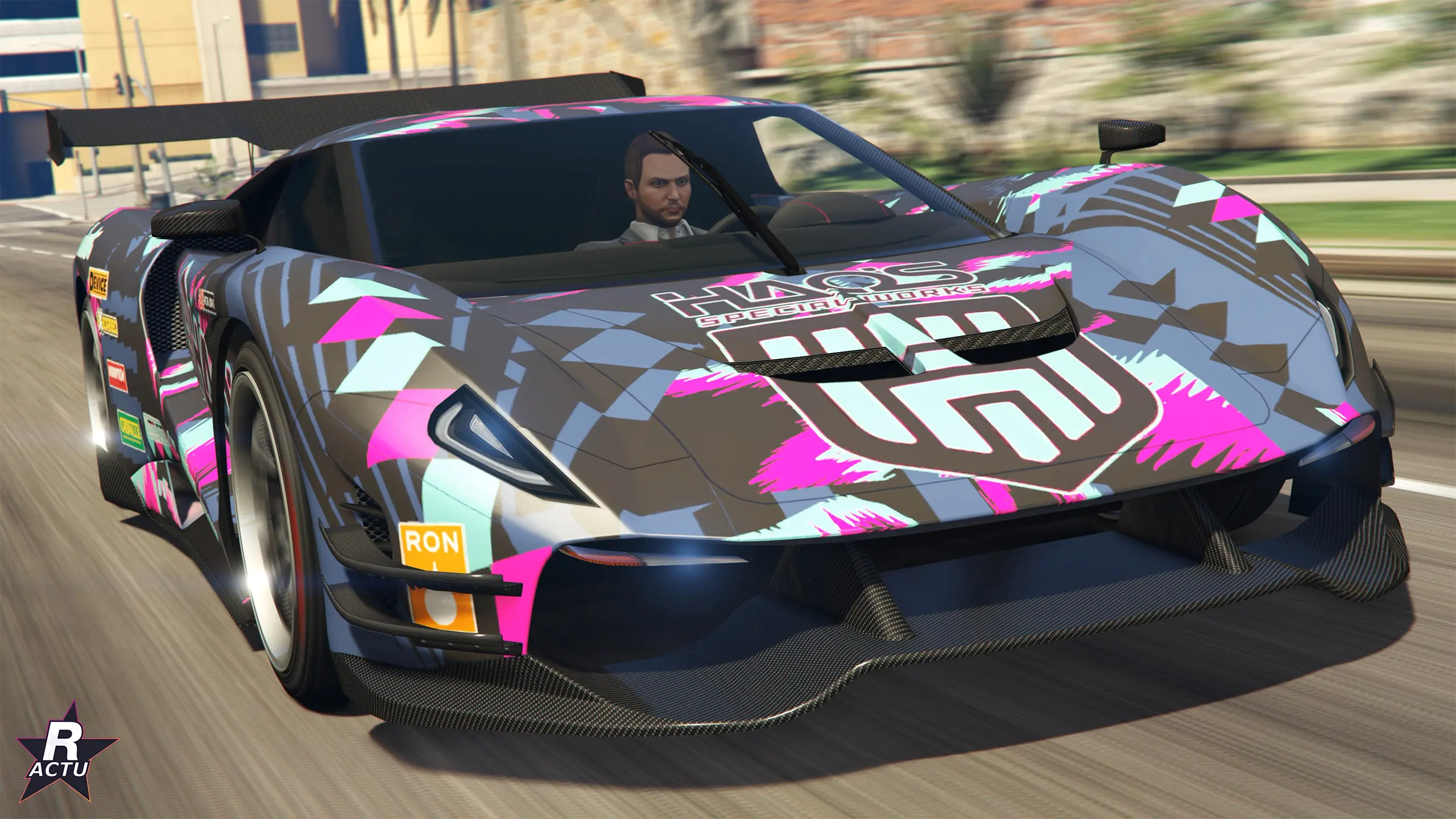 Grotti Veleno GT en livrée camouflage rose et cyan Hao's Special Works, vue de trois quarts avant
