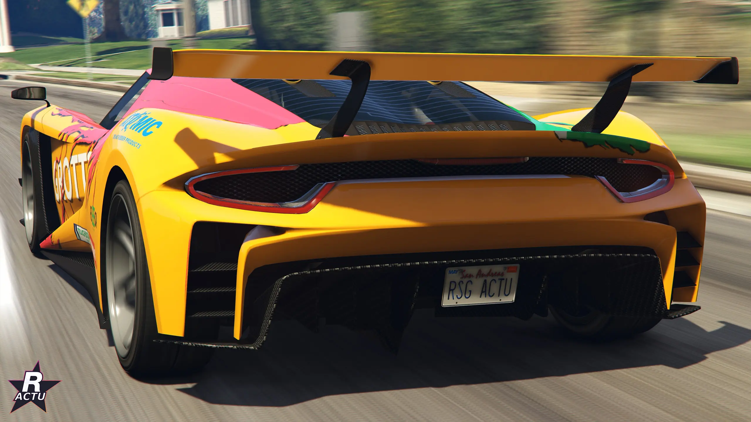 Trois quarts arrière de la Grotti Veleno GT jaune : aileron et diffuseur en carbone