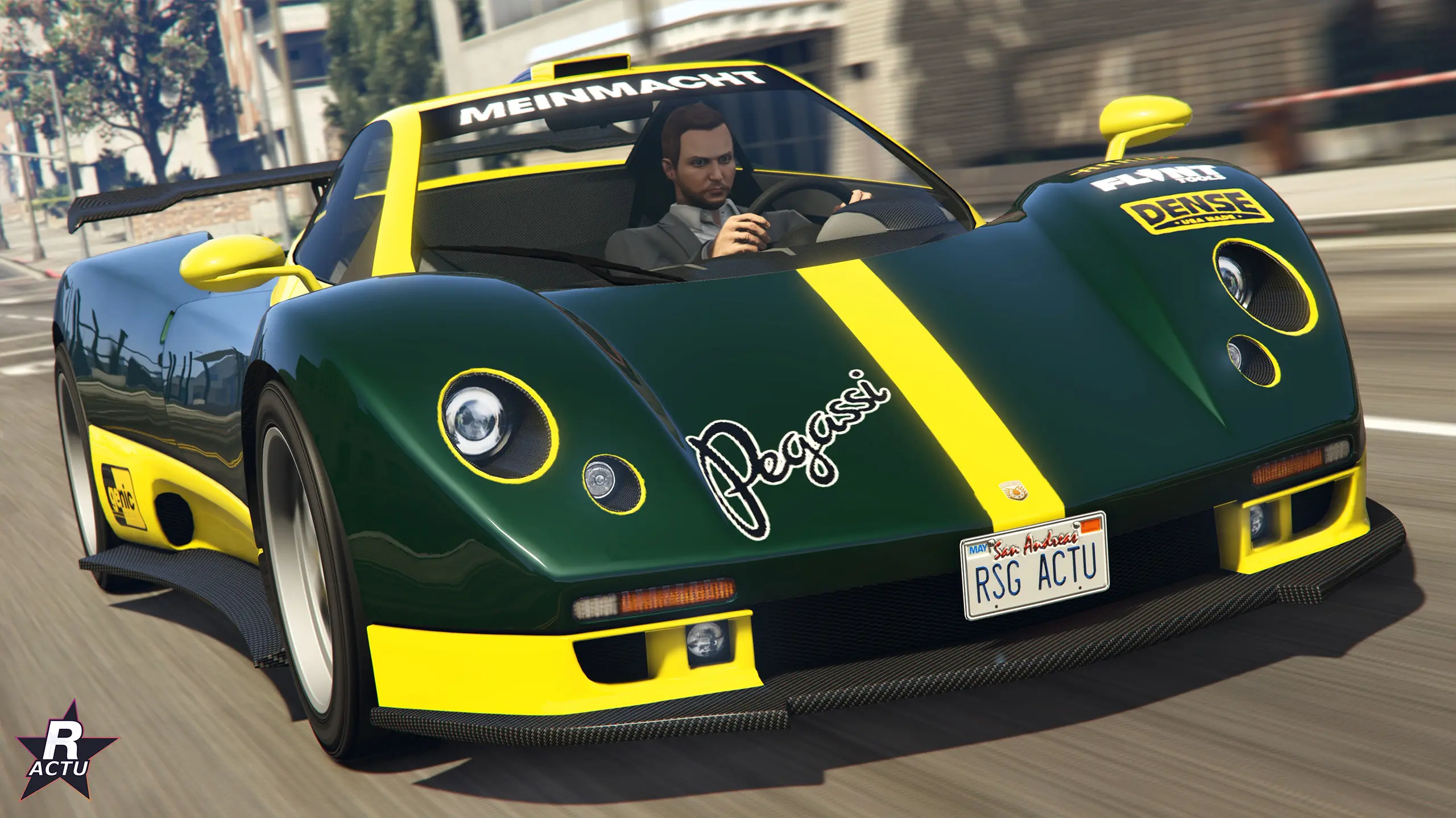 Pegassi Horus vert foncé à bandes jaunes, vue de trois quarts avant dans Los Santos