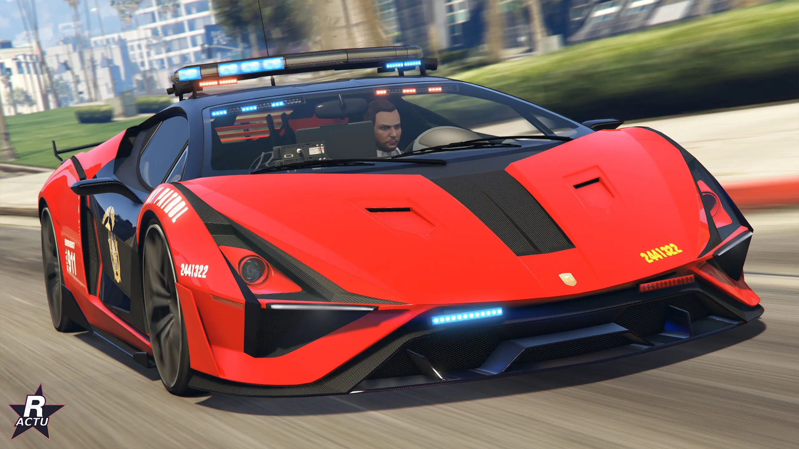 Pegassi Ignus de poursuite rouge et noire, vue de trois quarts avant Ă Los Santos