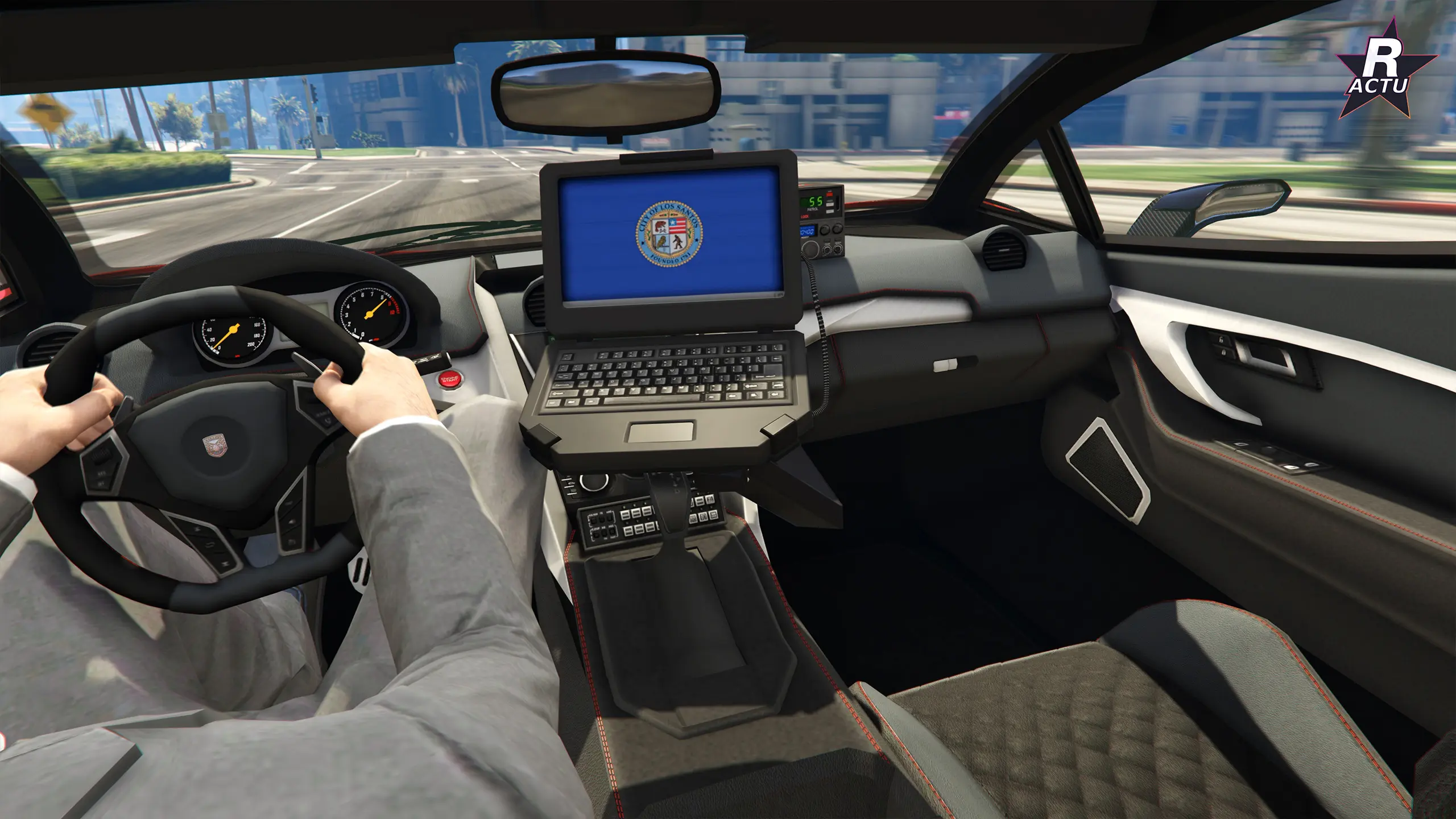 Intérieur de la Pegassi Ignus de poursuite : ordinateur de bord et volant Pegassi