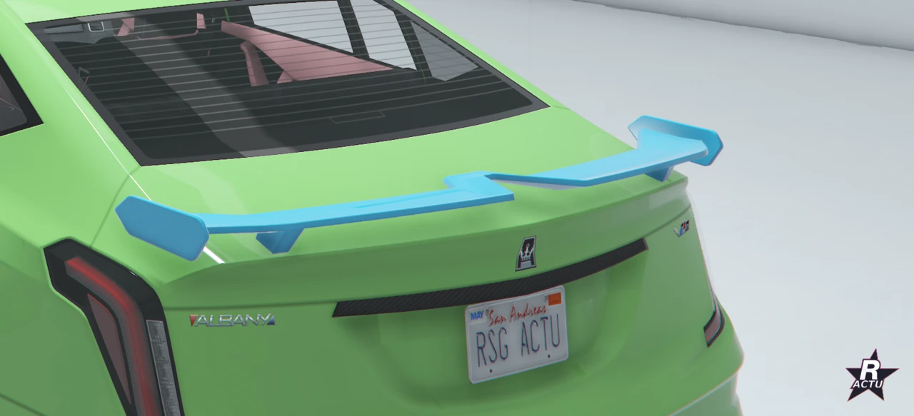 Aileron bleu, la couleur secondaire, contrastant avec la caisse verte