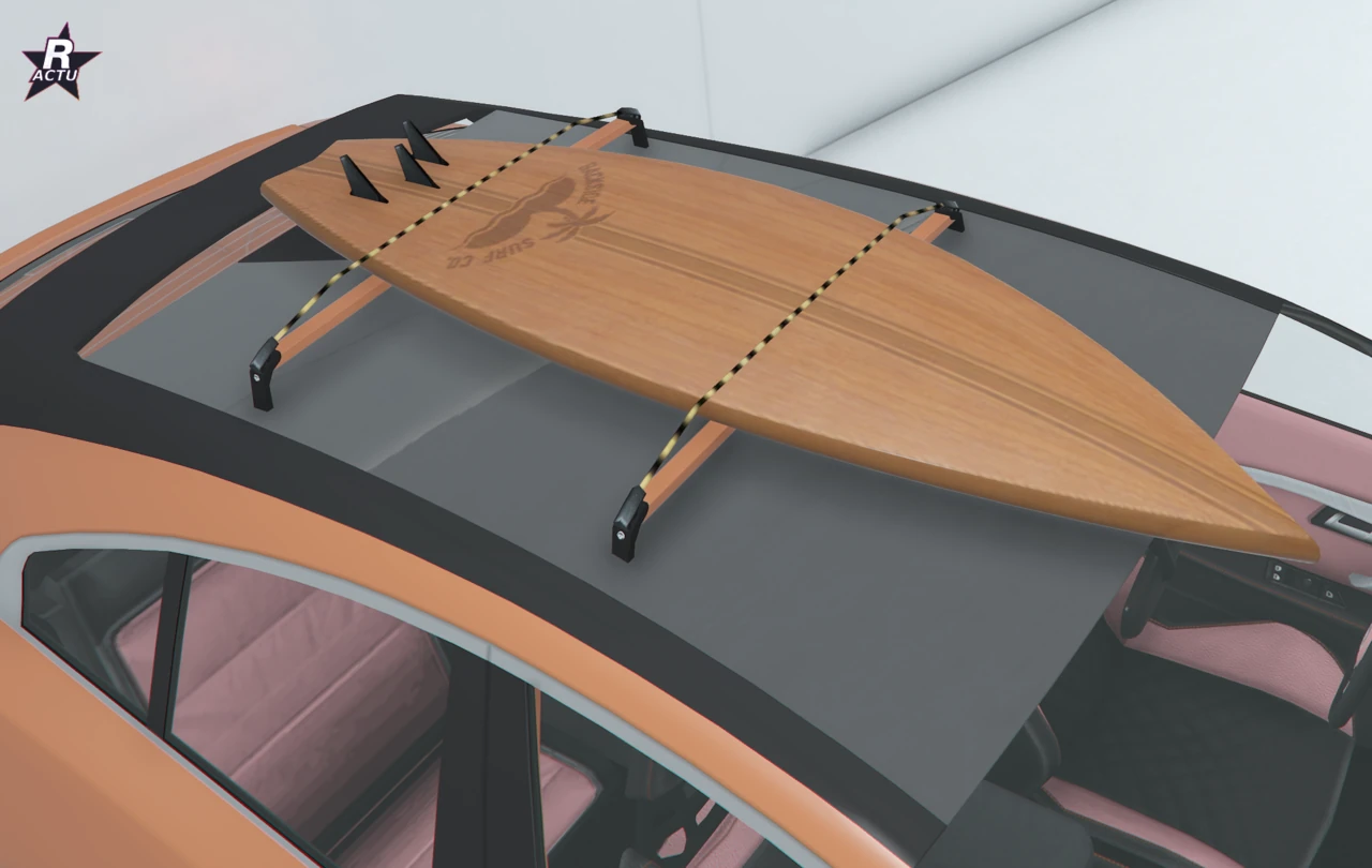 Planche de surf moderne arrimée sur le toit de l'E-Stride