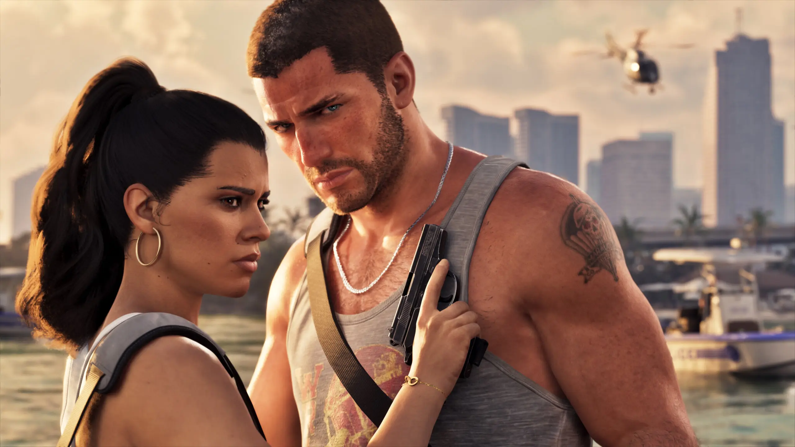 Jason et Lucia se faisant face avec la ville en arrière plan.