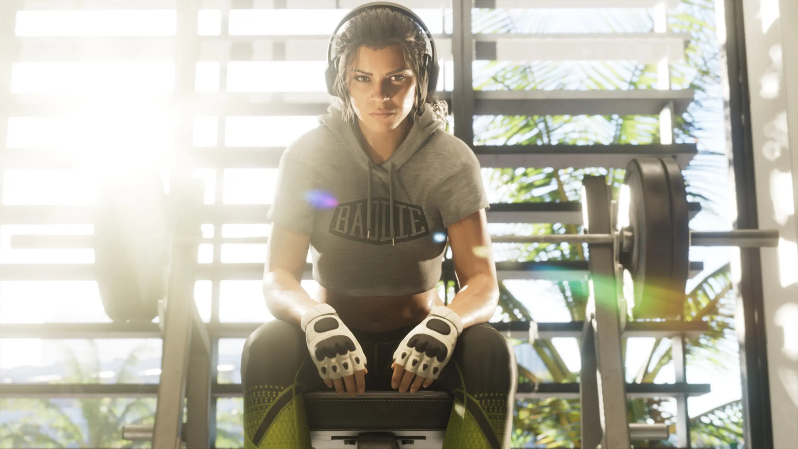 Lucia assis sur un banc de musculation dans une salle de sport