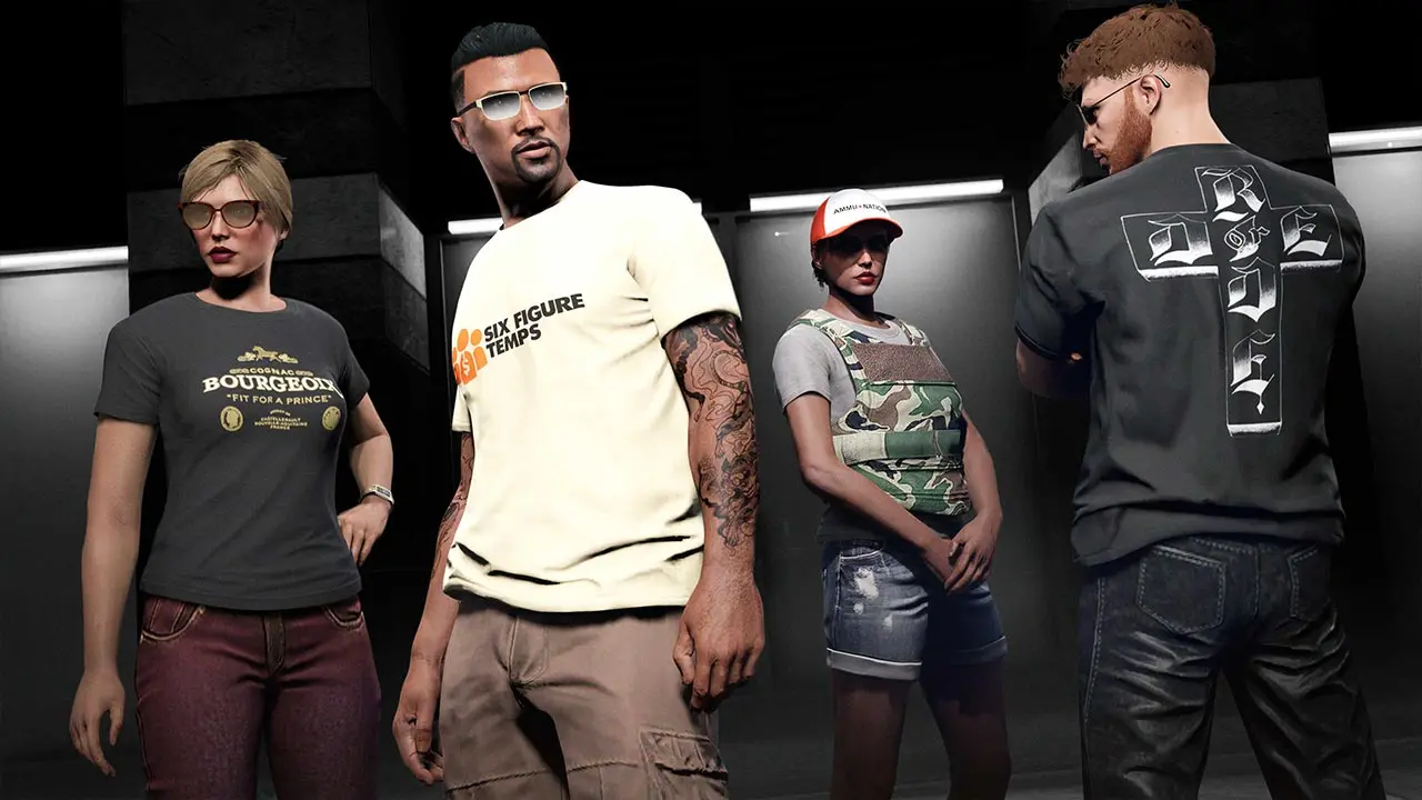 Quatre joueurs de GTA Online les uns à côté des autres, pourtant chacun l'un des vêtements suivants : t-shirt Six Figure, le t-shirt Conduire ou mourir, la casquette Ammu-Nation rouge et blanc ou le t-shirt Bourgeois.