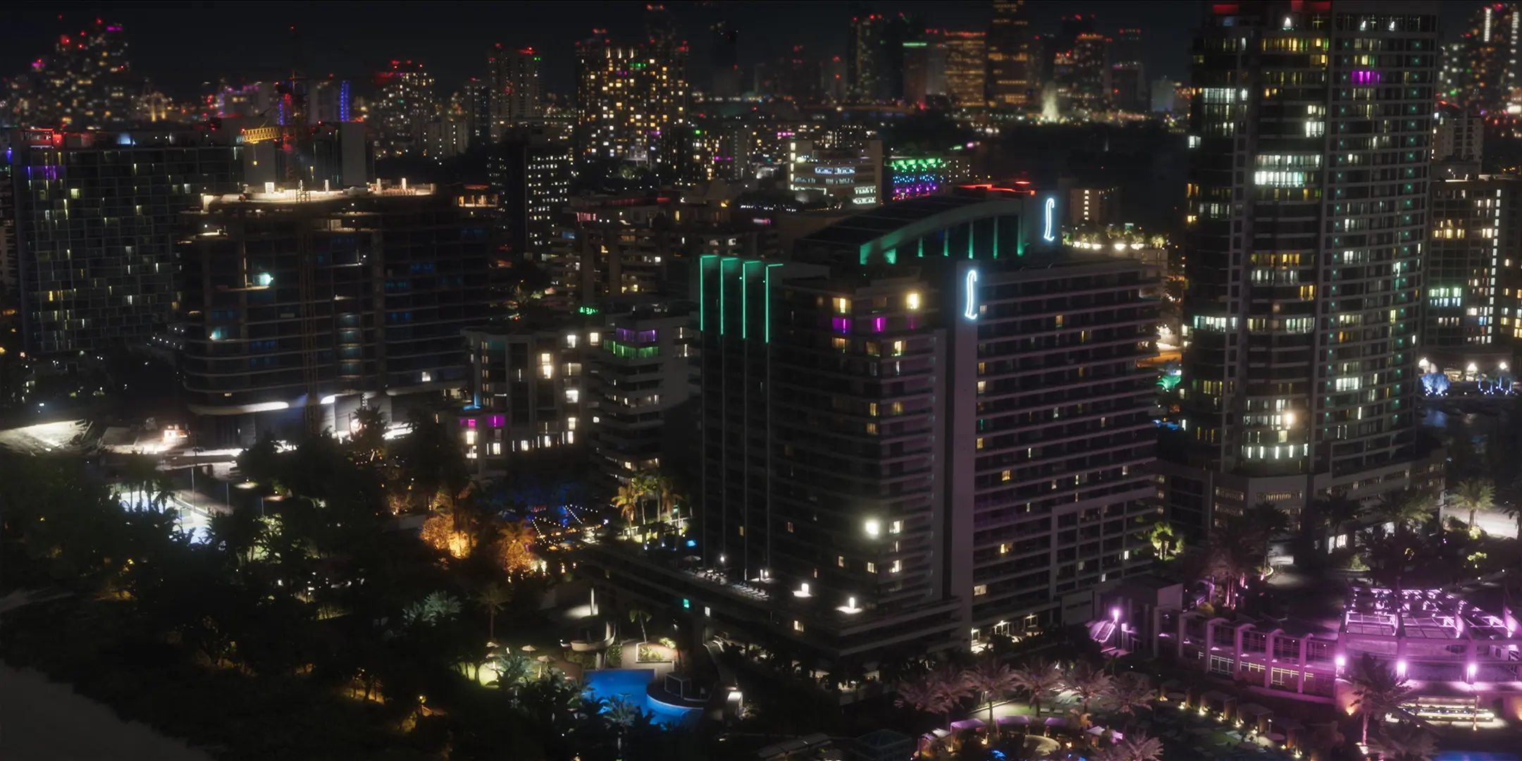 Vue aérienne de la ville de Vice City de nuit.