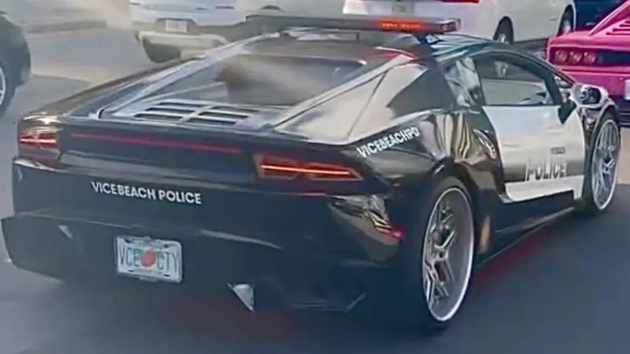 Arrière de la Pegassi Tempesta VIce Beach Police qui existe réellement pour le marketing de GTA VI.